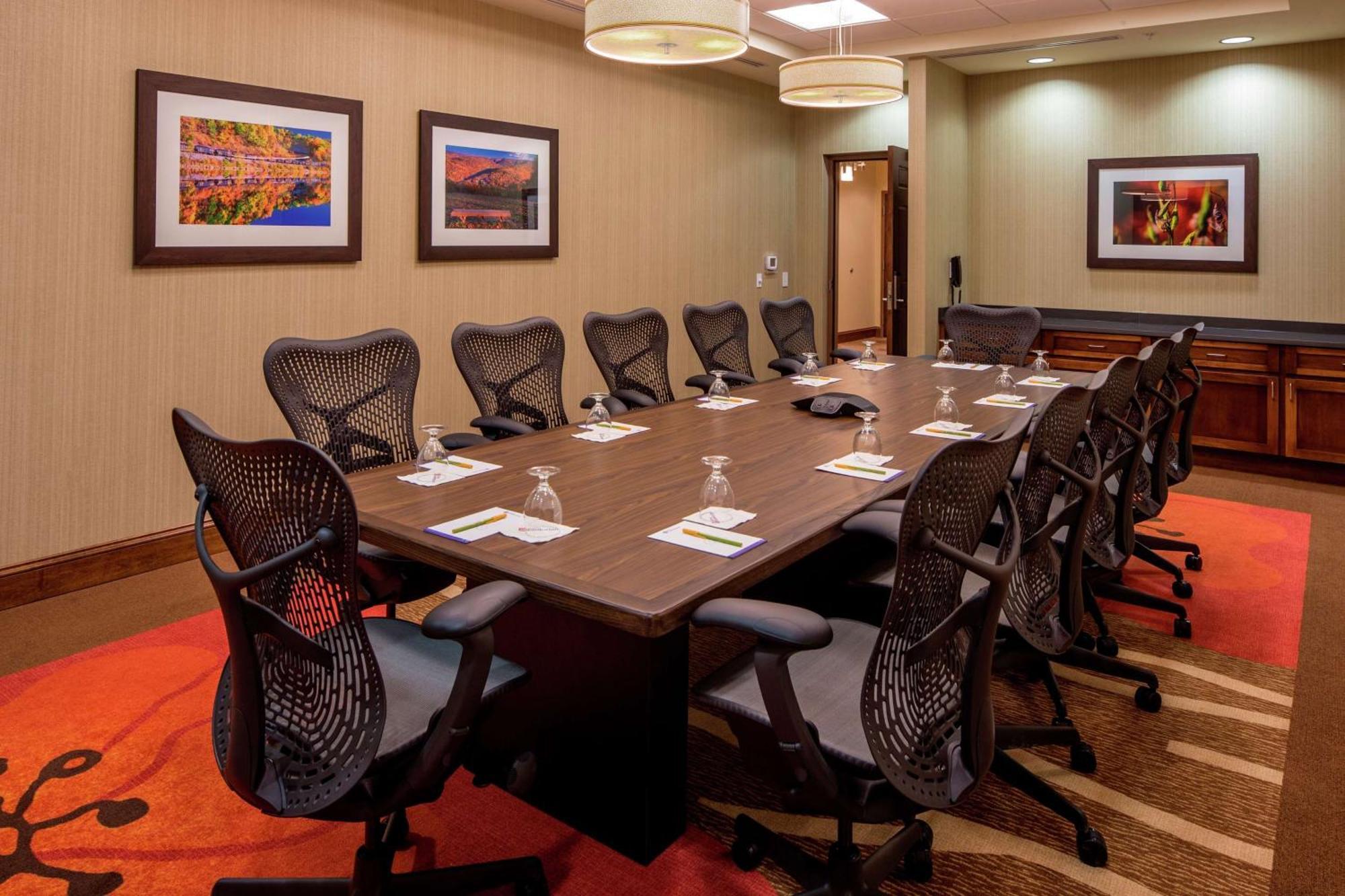 Hilton Garden Hotel 3*